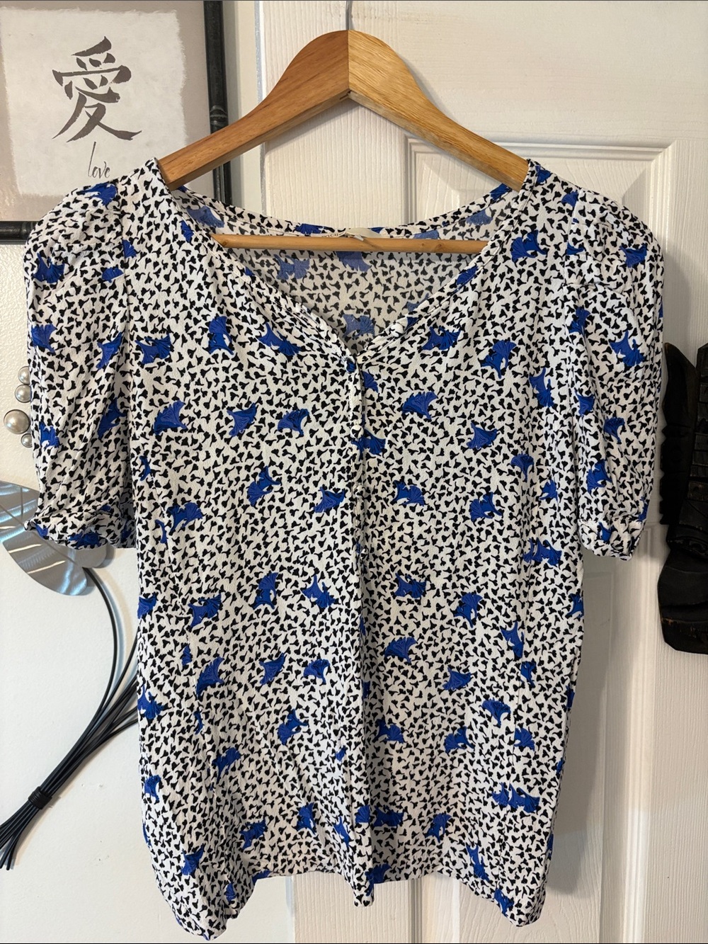 Maje White and Blue Floral V-Neck Short Sleeve Blouse